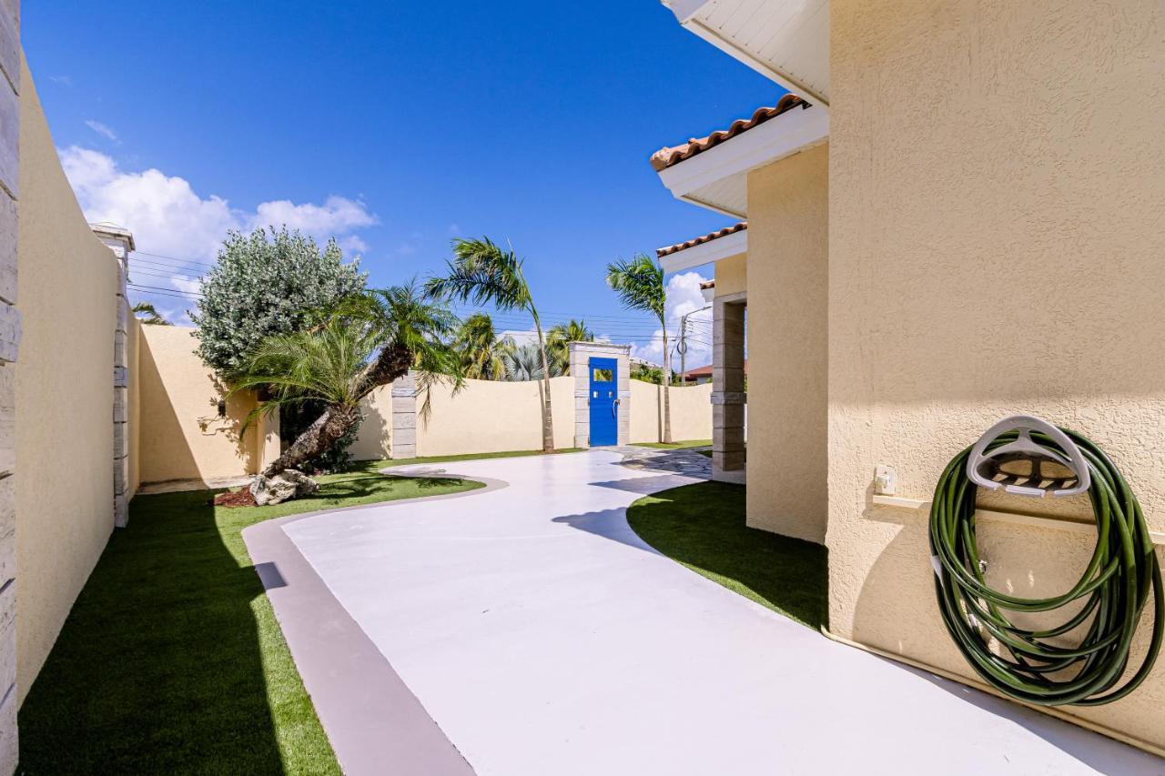 Ruby 15 Villa Palm Beach Bagian luar foto